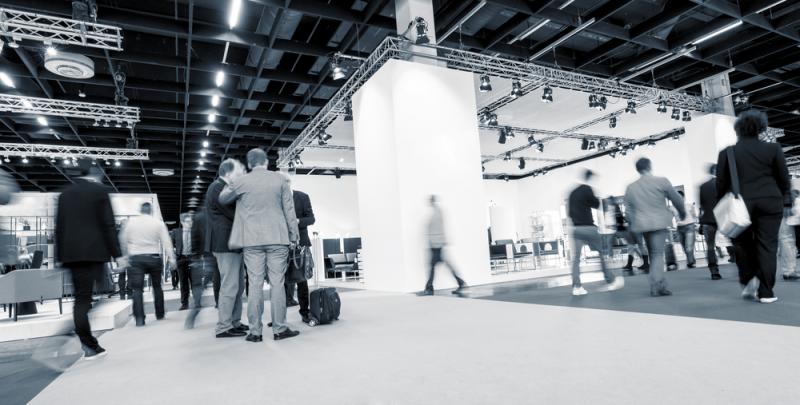 Stands de eventos: a importância da comunicação visual para atrair visitantes e transmitir a identidade da marca de forma eficaz